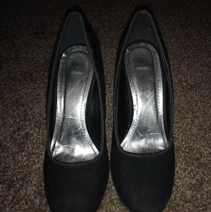 Black Pumps